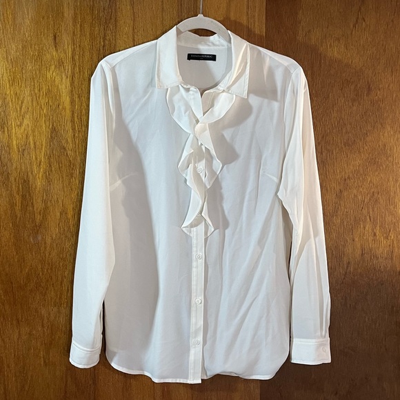 Banana Republic Tops - BANANA REPUBLIC Cream Blouse w Ruffle Front Sz M